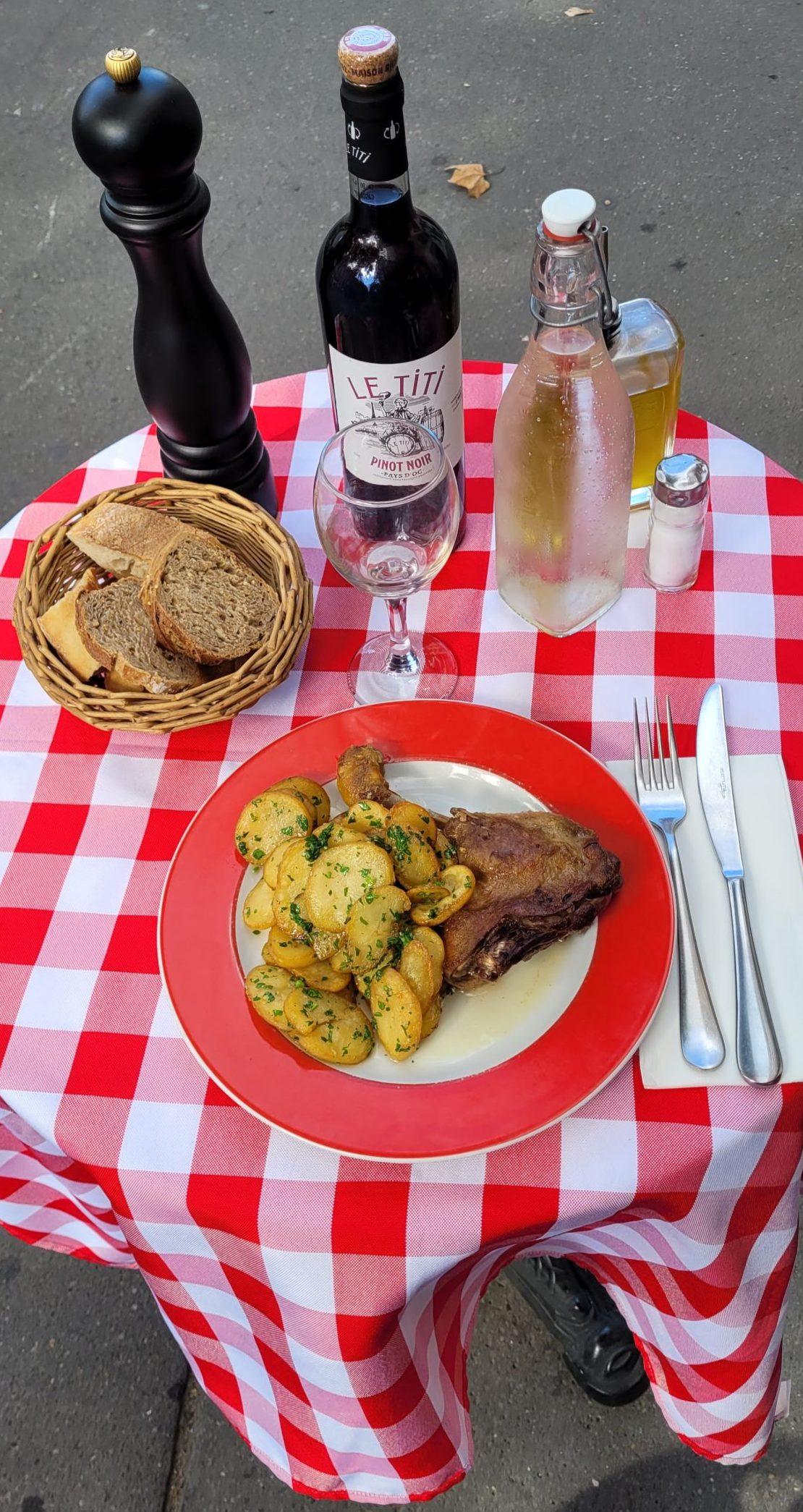 Lire la suite à propos de l’article Confit de canard Pommes Sarladaises